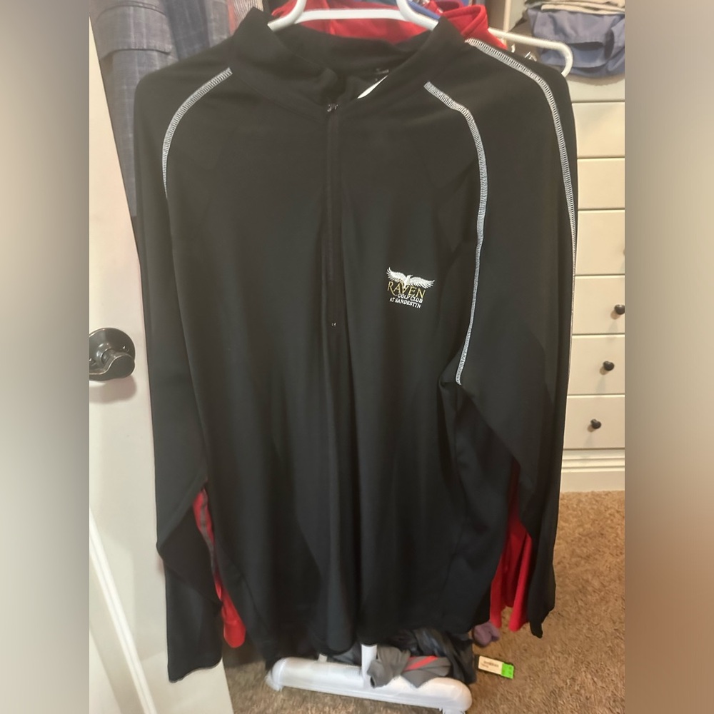 Nike golf black pullover from Raven Golf course